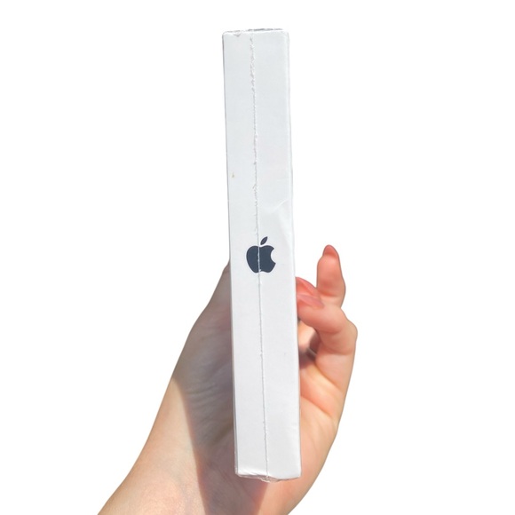 NEW Apple Magic Keyboard Model A2450 White USB-C To Lightning Cable Rechargeable - Picture 4 of 6